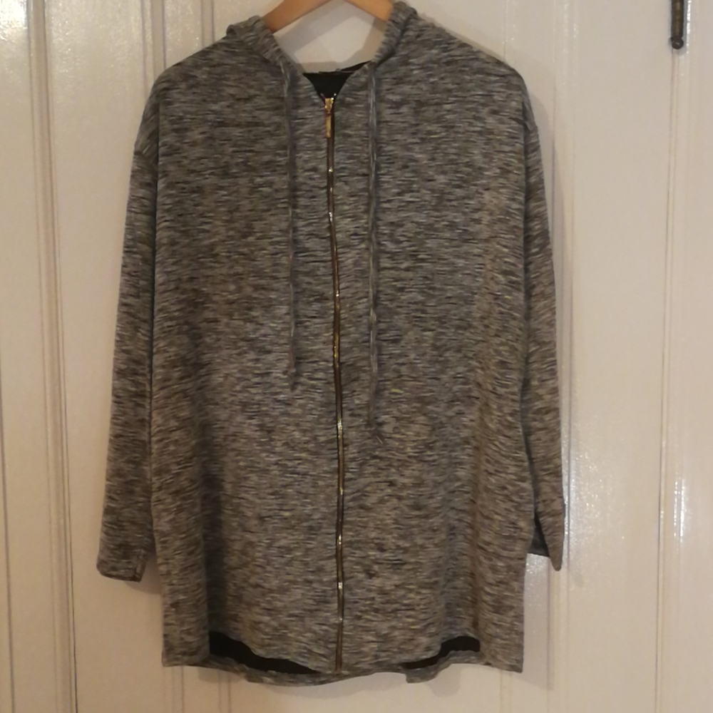 Light and long sweatshirt